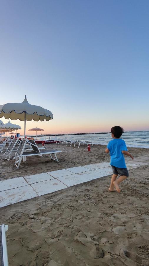 Honey BnB a 100 metri dal mare Porto San Giorgio Bagian luar foto